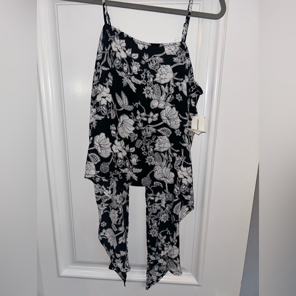 Brand new floral shirt 🖤🤍